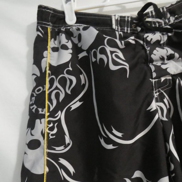 OLD NAVY | size 18 | Graphic Swim Shorts | Mesh Lining | Skulls and Flames - Picture 3 of 14